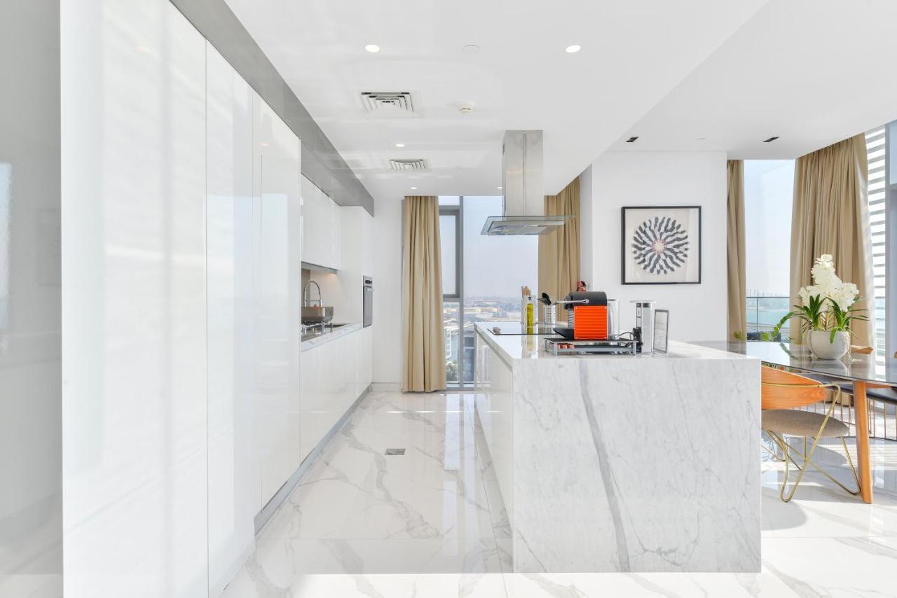 Luxe 3 Bedroom Oceanfront Apartment In The Heart Of Bluewaters Island Dubai Esterno foto