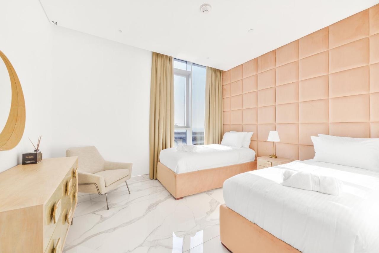 Luxe 3 Bedroom Oceanfront Apartment In The Heart Of Bluewaters Island Dubai Esterno foto