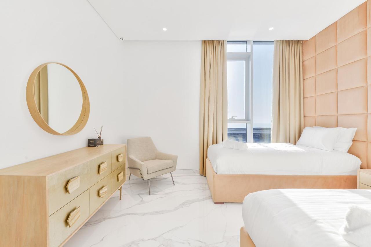 Luxe 3 Bedroom Oceanfront Apartment In The Heart Of Bluewaters Island Dubai Esterno foto