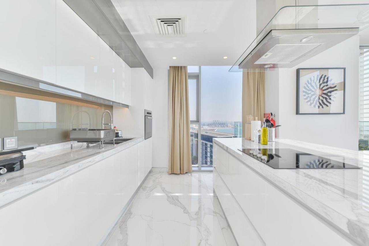Luxe 3 Bedroom Oceanfront Apartment In The Heart Of Bluewaters Island Dubai Esterno foto