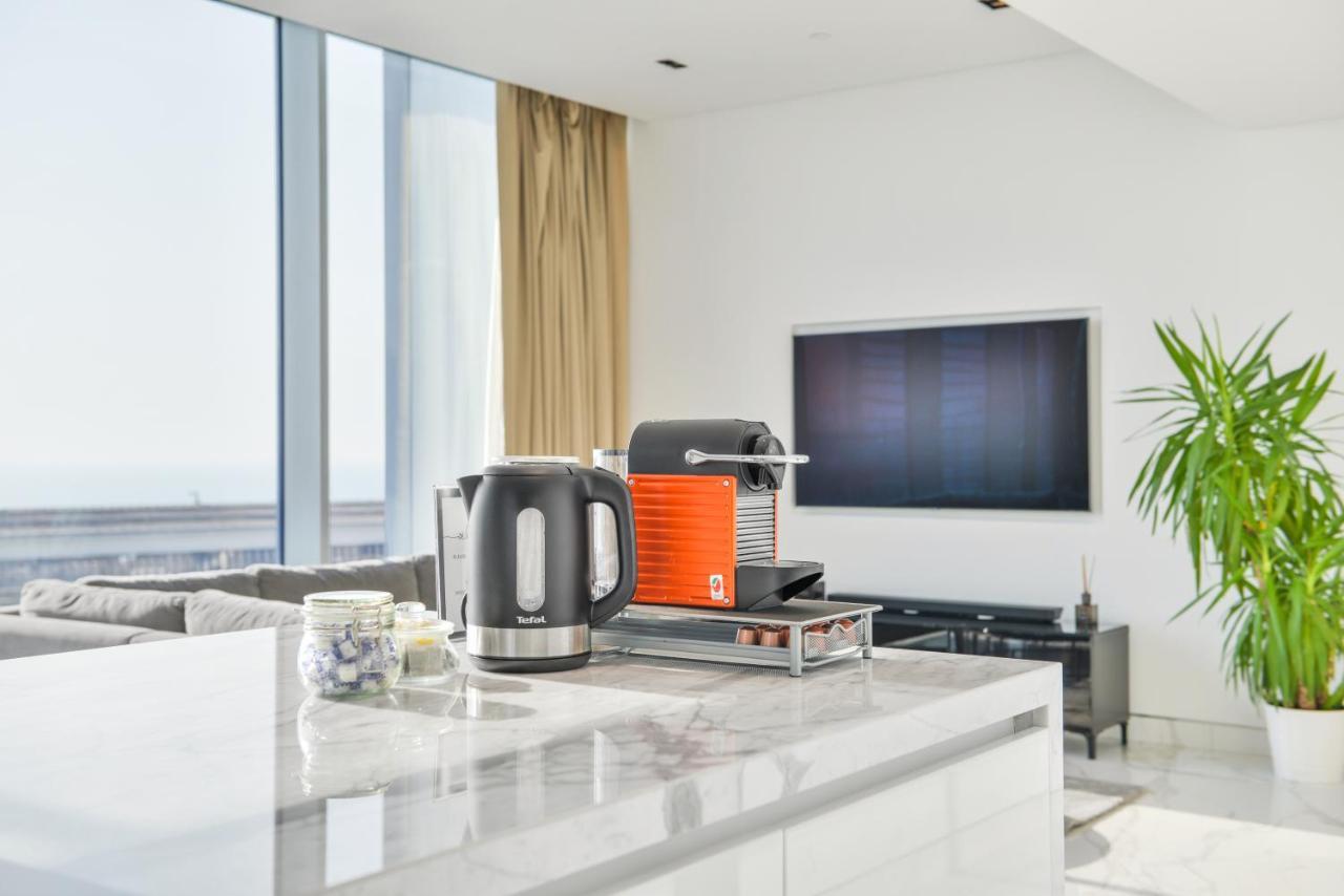 Luxe 3 Bedroom Oceanfront Apartment In The Heart Of Bluewaters Island Dubai Esterno foto