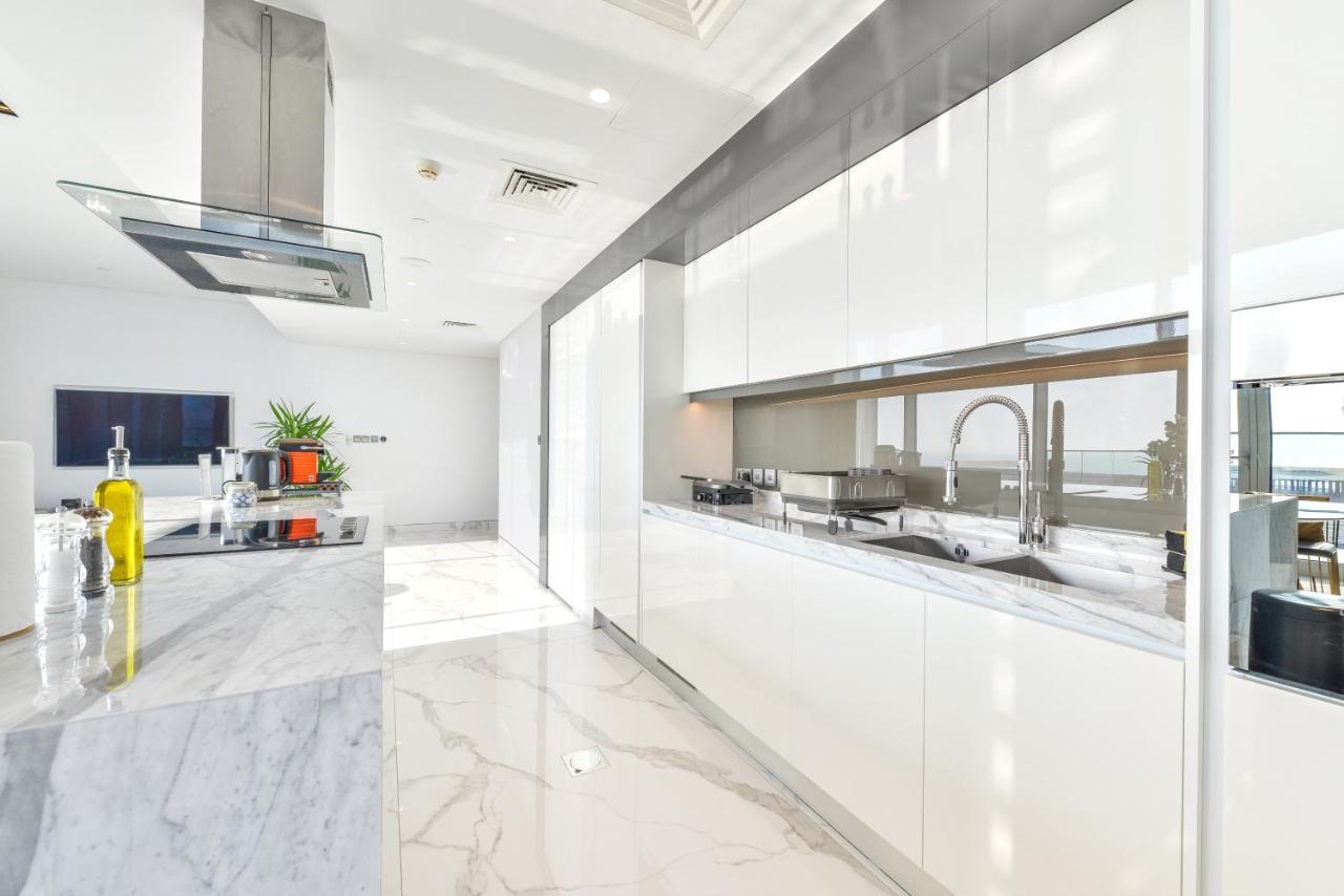 Luxe 3 Bedroom Oceanfront Apartment In The Heart Of Bluewaters Island Dubai Esterno foto