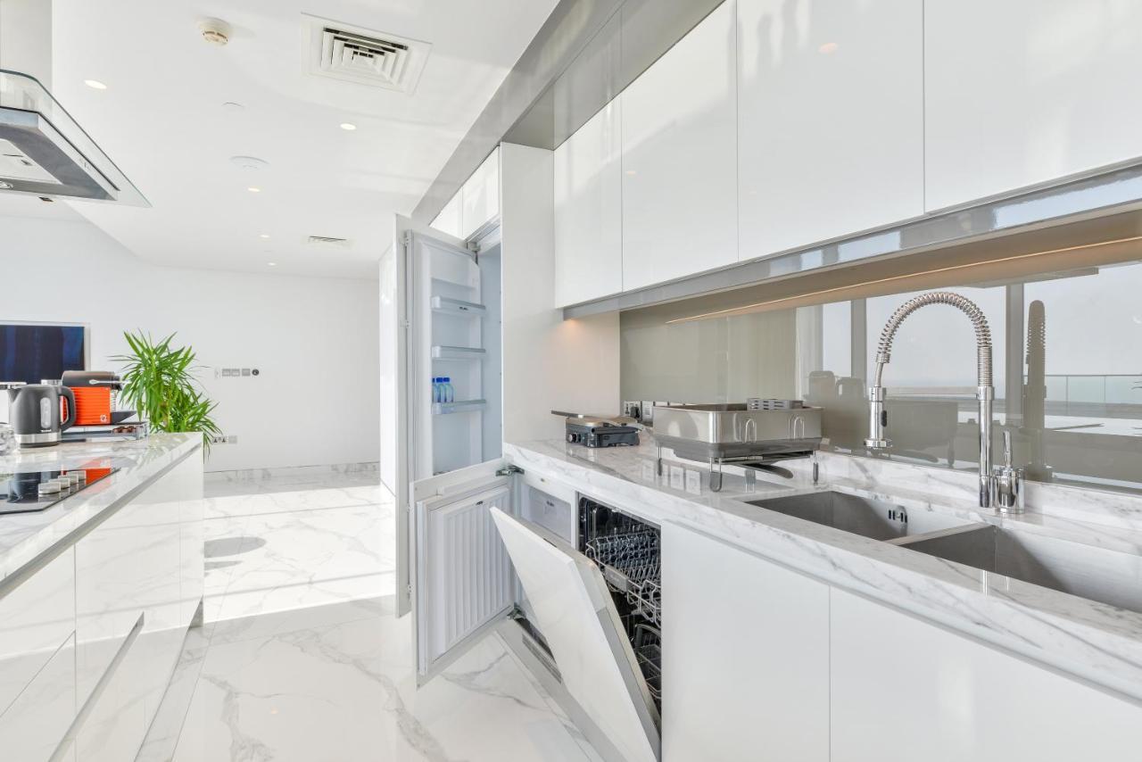 Luxe 3 Bedroom Oceanfront Apartment In The Heart Of Bluewaters Island Dubai Esterno foto